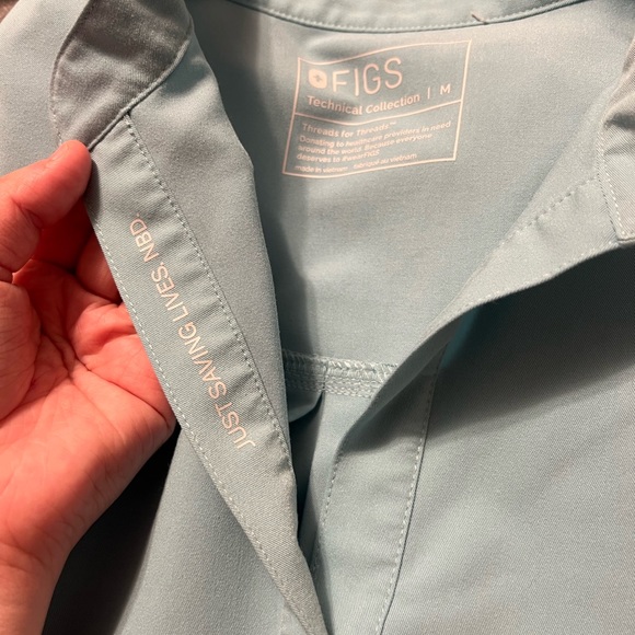 seaglass rafaela scrub top - Picture 4 of 5